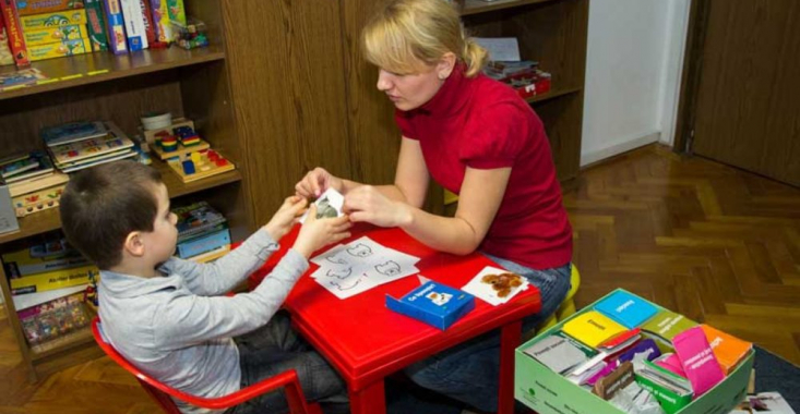  Serviciile de terapie pentru copiii cu autism vor fi decontate de Guvern