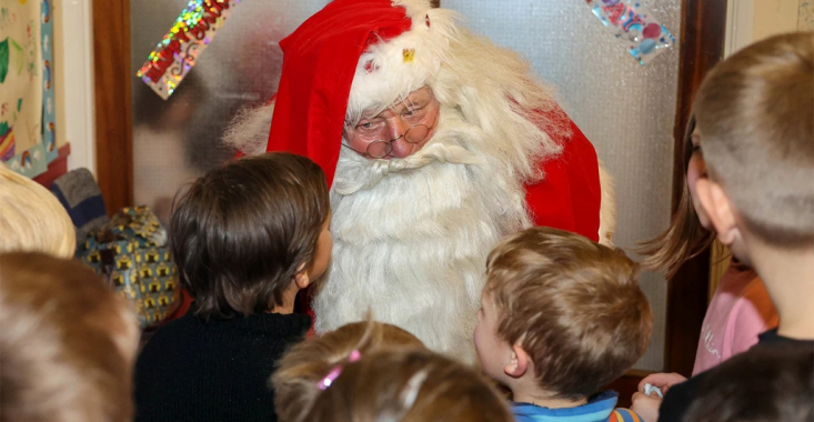 La Vaslui, Moș Crăciun a rămas fără cadouri. Copiii au plecat acasă în lacrimi. „Să vă fie rușine!”