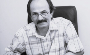 A murit Cornel Simighian, un cunoscut jurnalist ieșean