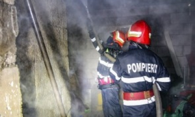 Doi bărbați cu arsuri după un incendiu în Iași