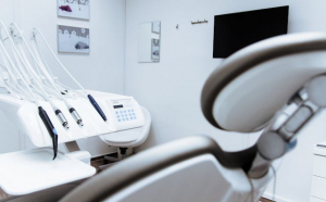 Aparatură pentru amenajarea unui cabinet stomatologic - Ce nu trebuie să-ți lipsească