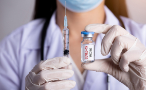  Vaccinul anti-COVID-19 va întârzia cel puţin un an!